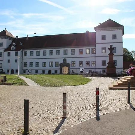 Appartement Ferienwohnung Am Schloss *